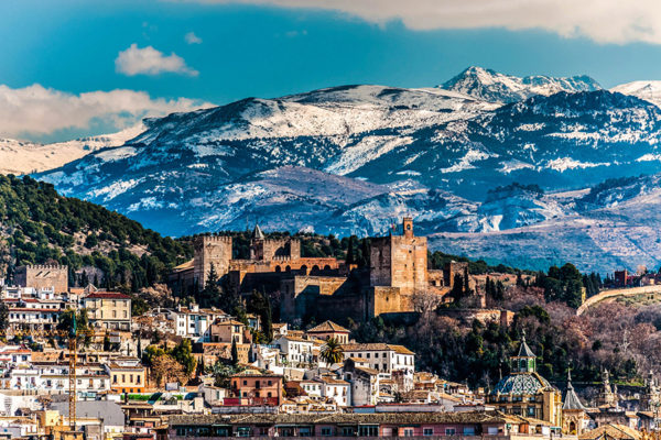 Granada con la Alhambra y Sierra Nevada